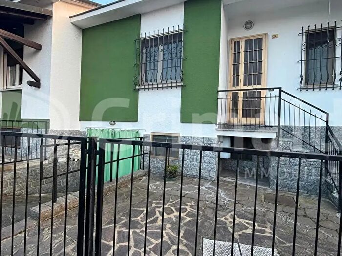Casa trilocale in vendita in Via Pavese, Ozzero