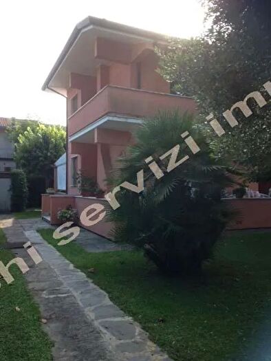 Casa quadrilocale in affitto in Via Ammiraglio Morin a, Forte Dei Marmi
