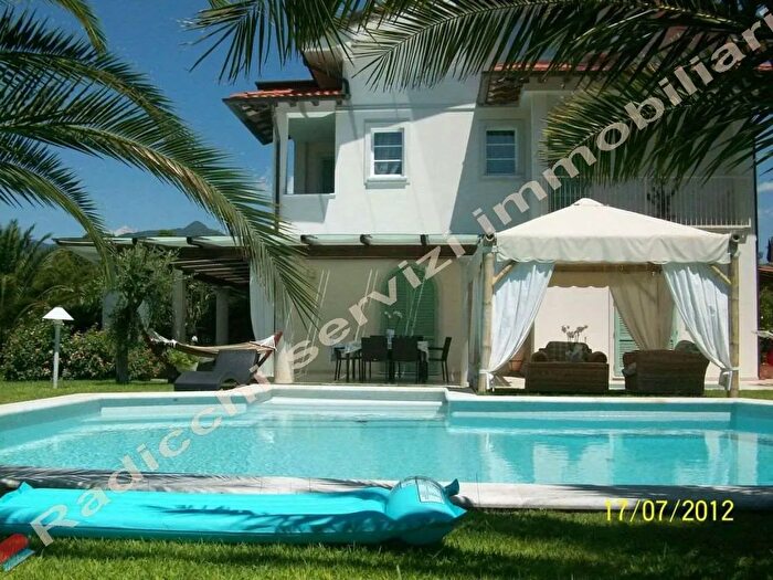 Casa con 5 locali in affitto in Via Ammiraglio Morin a, Forte Dei Marmi