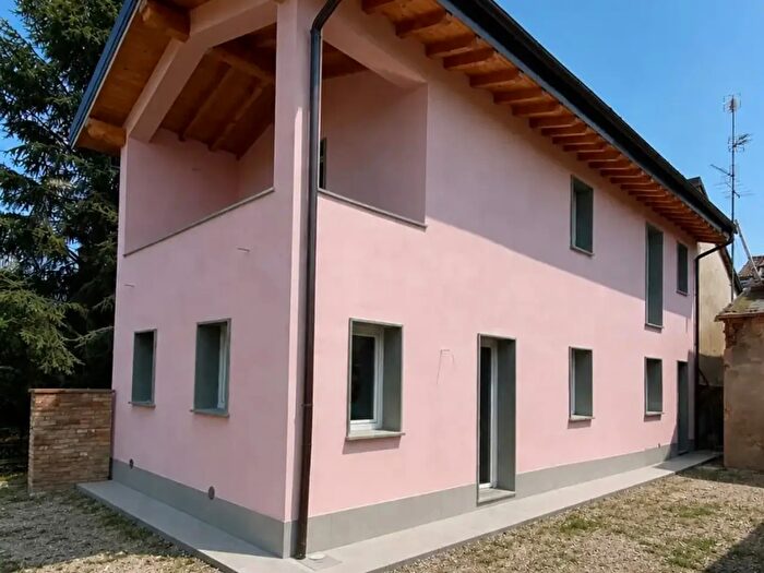 Casa con 7 locali in vendita in Via Fossa, San Prospero