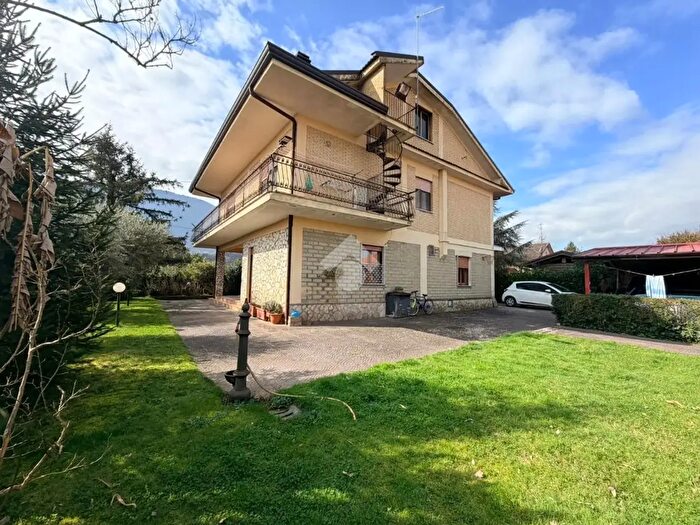 Casa con 6 locali in vendita in Via Badia, Ceccano