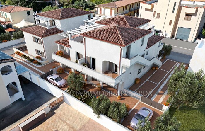 Appartamento trilocale in vendita in Orosei