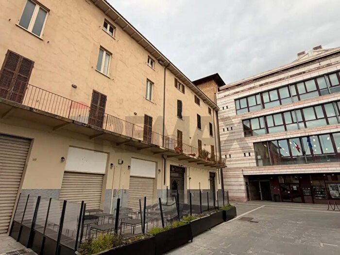 Appartamento con 5 locali in vendita in Via del Teatro, Foligno