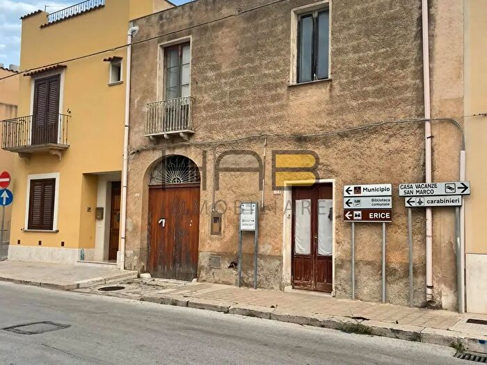 Casa quadrilocale in vendita in Valderice