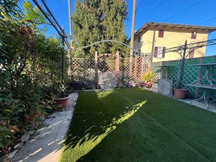 Appartamento con 6 locali in vendita in Via per Neviano, Traversetolo