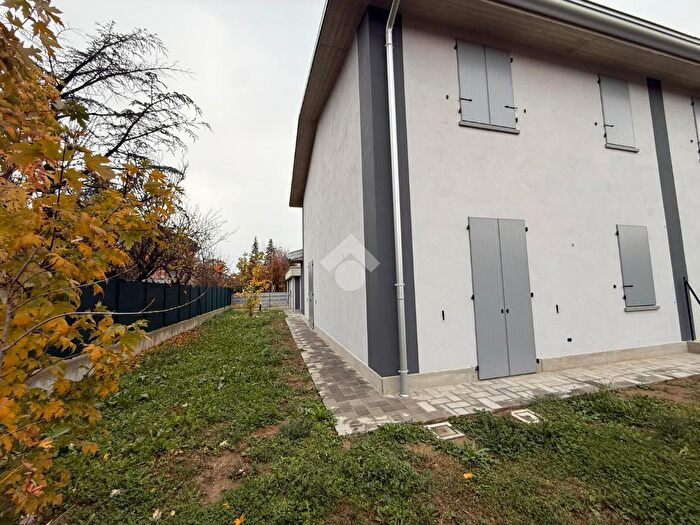 Casa con 5 locali in vendita in Via Fratelli Rosselli, Reggio Emilia