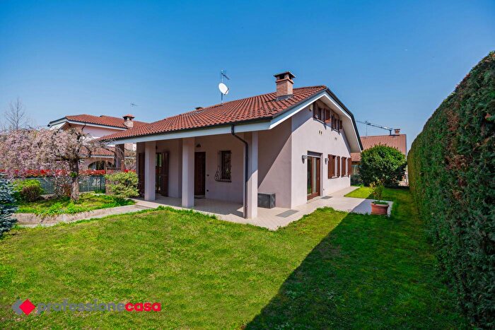 Casa con 8 locali in vendita in Via Monte Ghinivert, Pinerolo