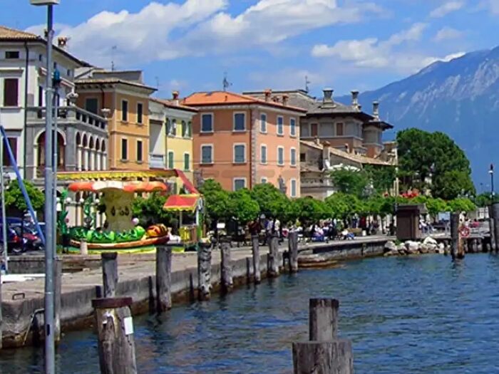 Appartamento quadrilocale in vendita in Via Don Primo Adami, Gargnano