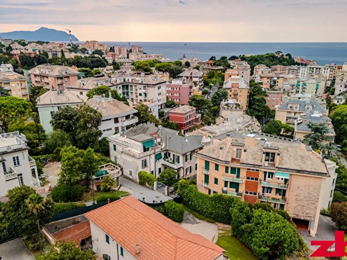 Appartamento con 8 locali in vendita in Via Sturla, Genova