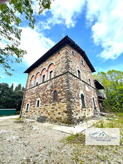 Casa quadrilocale in vendita in Via della Lupaia, Vaglia