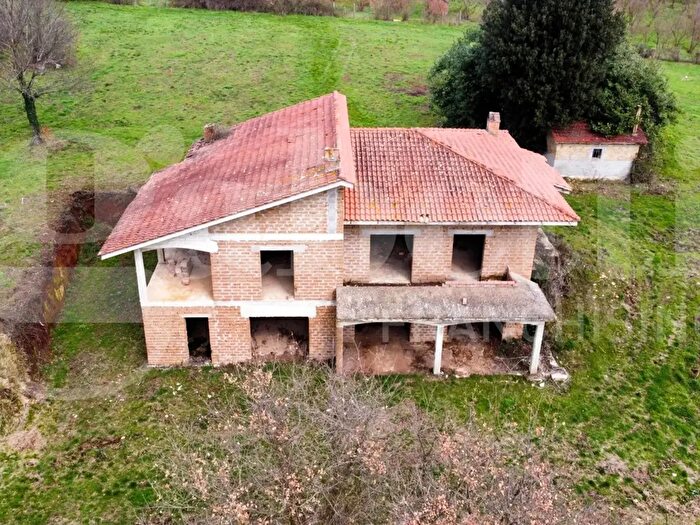 Casa con 5 locali in vendita in Monticelli, Capranica