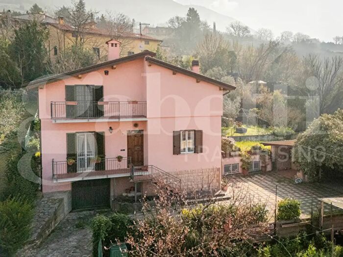 Casa con 5 locali in vendita in Via Assisana, Assisi