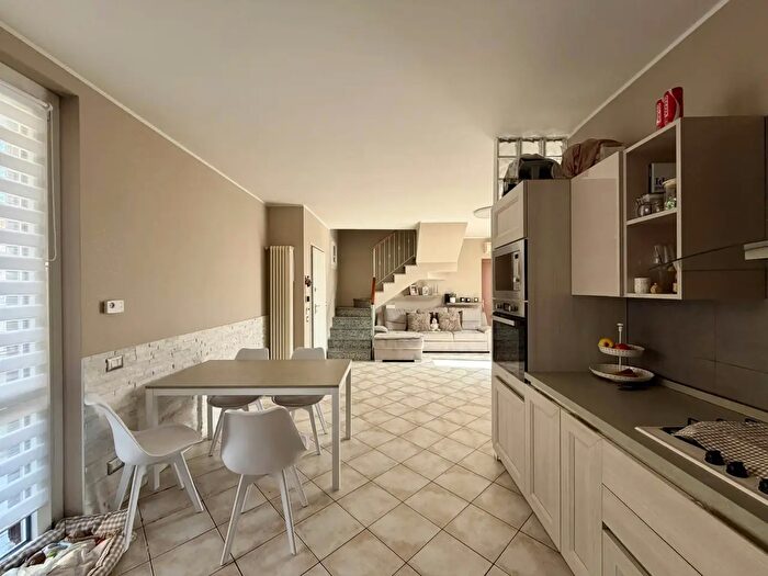 Case in Vendita e in Affitto - 3