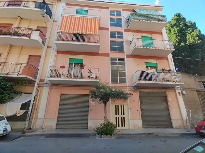 Appartamento trilocale in vendita in Via Matteo Bellinvia, Barcellona Pozzo Di Gotto