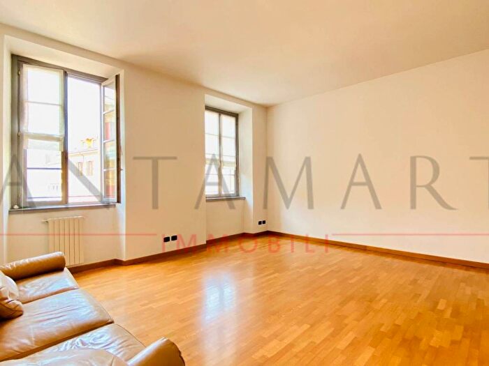 Appartamento trilocale in affitto in Via Festa del Perdono, Missori, Milano