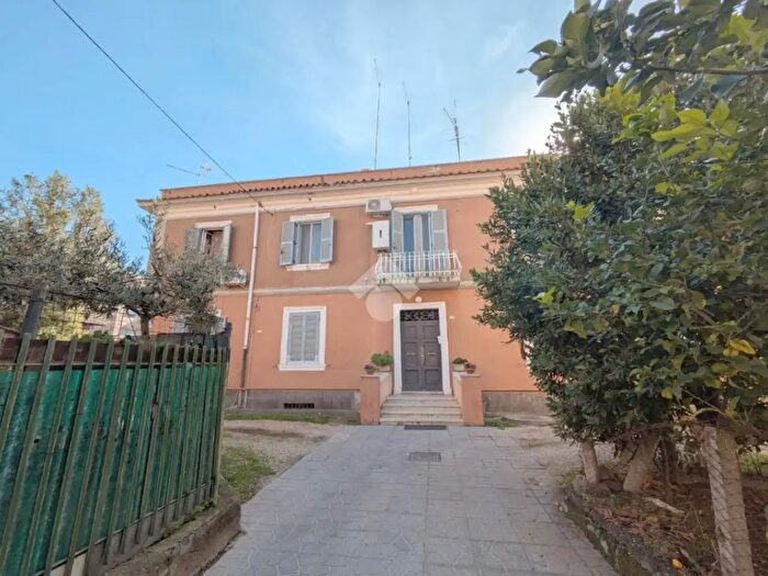 Appartamento trilocale in vendita in Via Enrico Toti, Ciampino