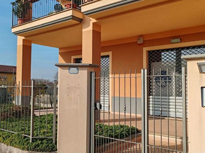 Appartamento trilocale in affitto in Via Camillo Benso di Cavour, Sanfrè