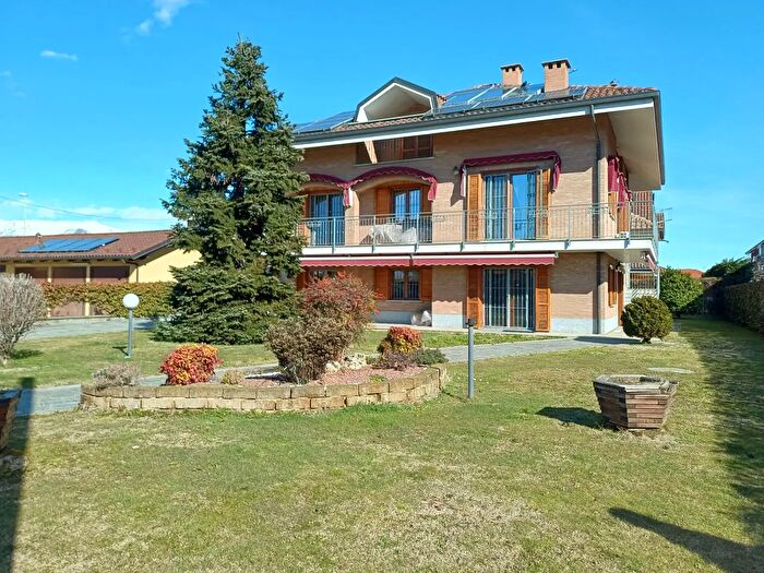 Casa con 15 locali in vendita in Via Vigna, Cirie