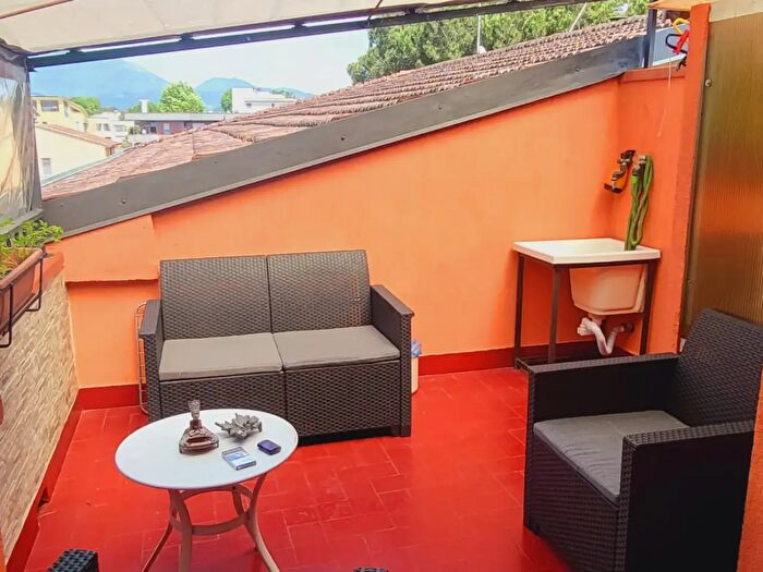 Casa con 5 locali in vendita in Viareggio