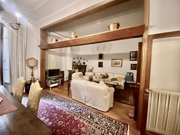 Appartamento con 6 locali in vendita in Firenze