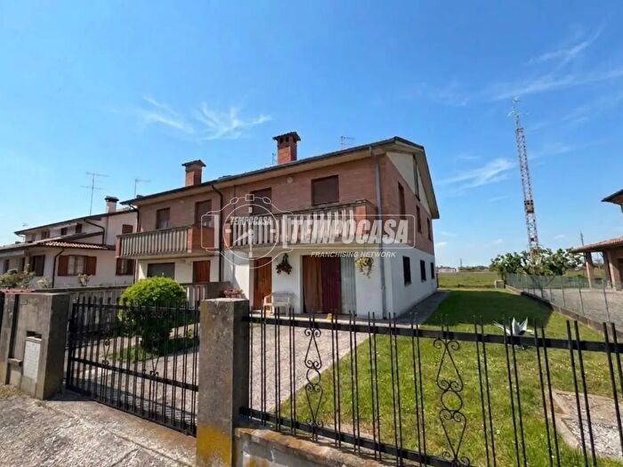 Casa quadrilocale in vendita in Via Elisa Buscaroli, Argenta