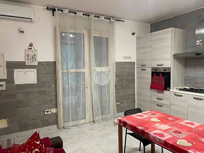 Appartamento bilocale in affitto in Via Conte della Cerra, Napoli