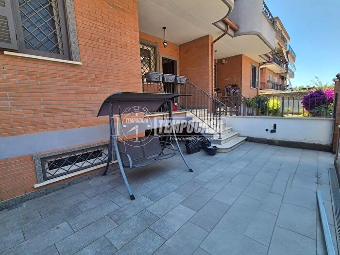 Appartamento trilocale in affitto in Via Casal del Marmo B, Roma