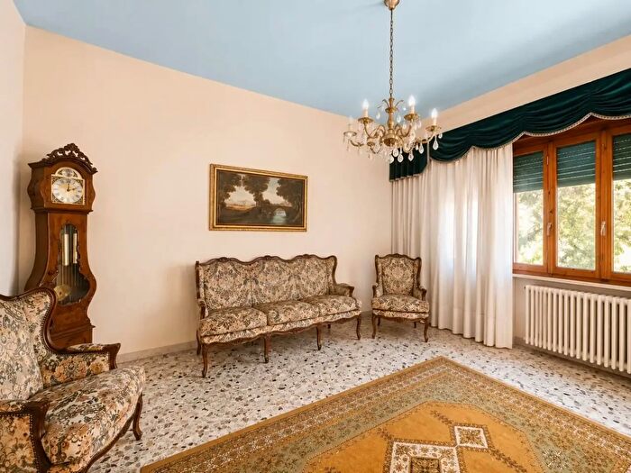 Casa con 15 locali in vendita in Capannoli