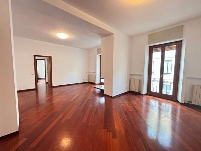 Appartamento trilocale in vendita in Via Gaetano Donizetti, Milano