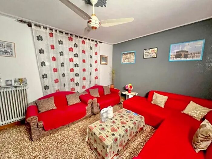 Casa con 6 locali in vendita in Via Giuseppe Garibaldi, Moglia