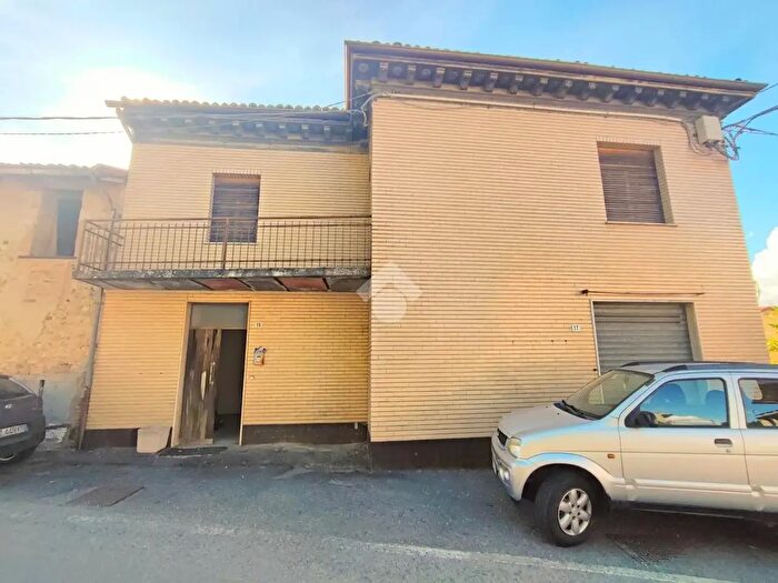 Casa con 11 locali in vendita in Via Cereti, Sarezzano