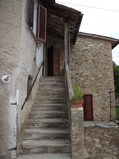 Casa con 6 locali in vendita in Via Santa Maria, Bevagna