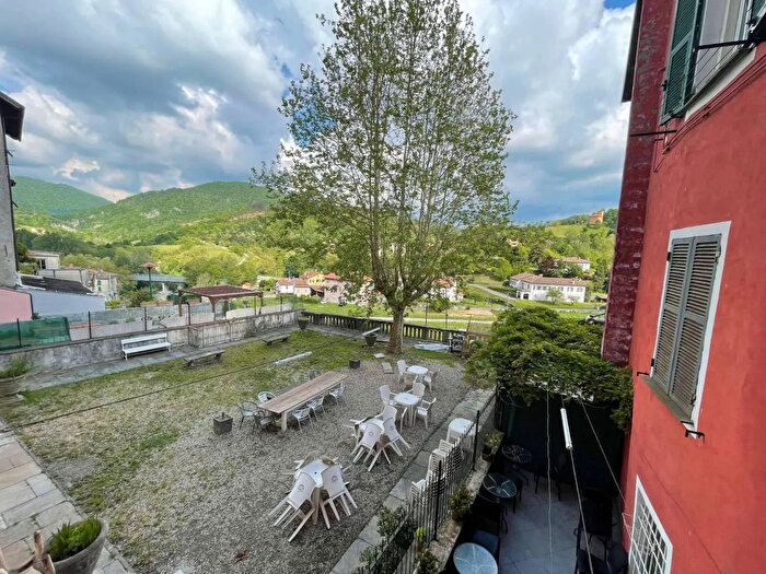 Appartamento bilocale in vendita in Piazza Sinibaldo Scorza Voltaggio, Voltaggio