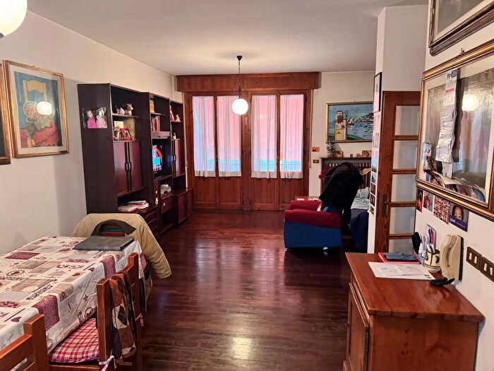 Casa con 8 locali in vendita in Via Certaldo, Cesena