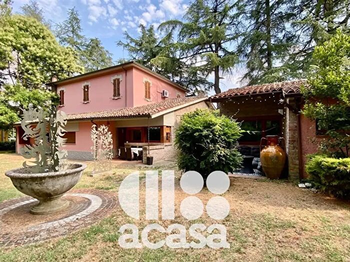Casa con 10 locali in vendita in Mercato Saraceno