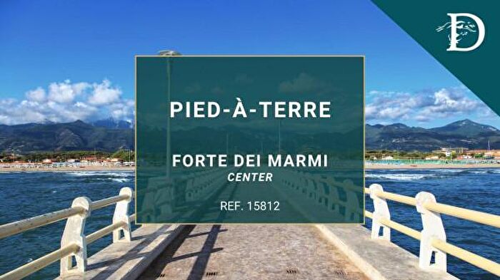 Appartamento con 6 locali in vendita in Viale Ammiraglio Morin, Forte Dei Marmi