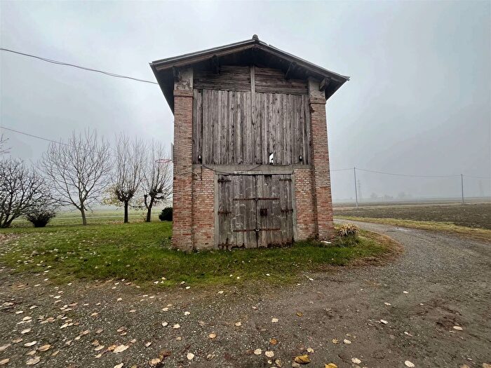Casa quadrilocale in vendita in Calderara di Reno, Calderara Di Reno