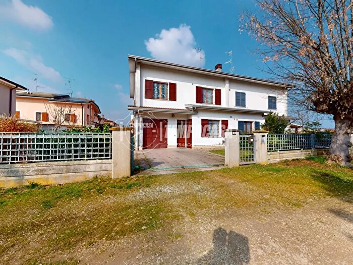 Appartamento quadrilocale in vendita in Via Domenico Cimarosa, Novellara