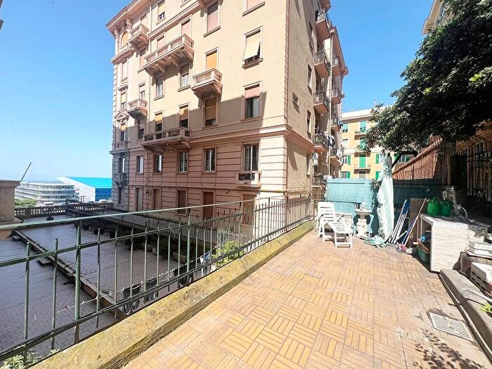 Appartamento quadrilocale in vendita in Corso Aurelio Saffi Genova, Genova