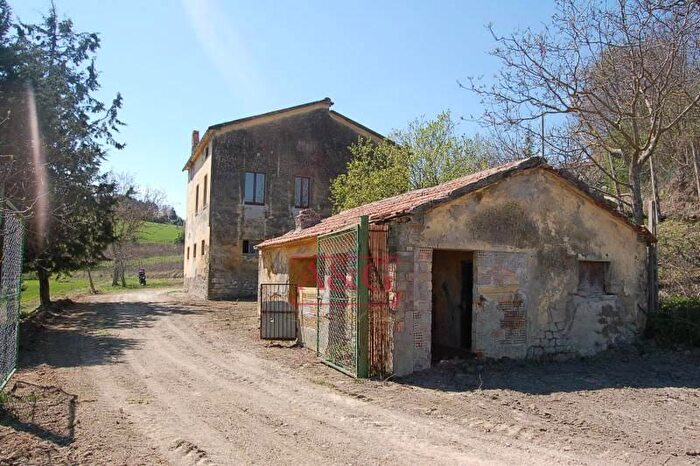 Casa con 6 locali in vendita in Gramsci, Force