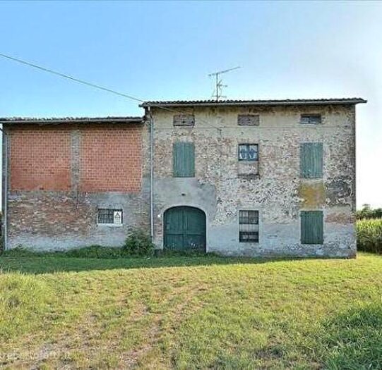 Casa con 6 locali in vendita in Piazza di Sabbione, Reggio Emilia
