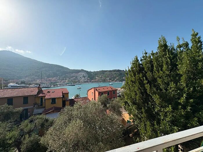 Casa con 8 locali in vendita in Portovenere