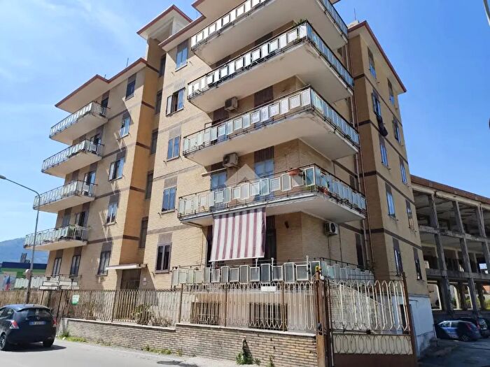 Appartamento con 5 locali in vendita in Via Circumvallazione, San Felice A Cancello