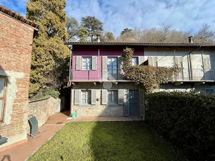 Casa con 5 locali in vendita in Vicolo San Tommaso, Canelli