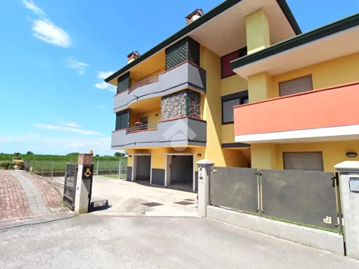 Appartamento trilocale in vendita in Via Daniele Manin, Latisana