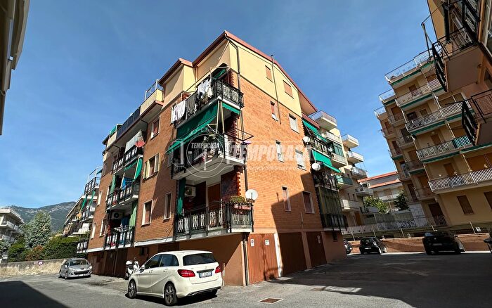 Appartamento bilocale in vendita in Via dei Pontassi, Loano