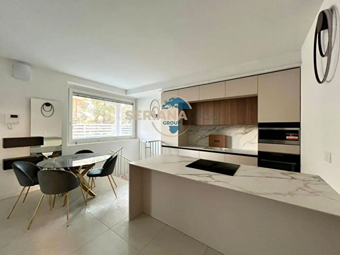 Appartamento trilocale in vendita in Via Meucci, Albano SantAlessandro