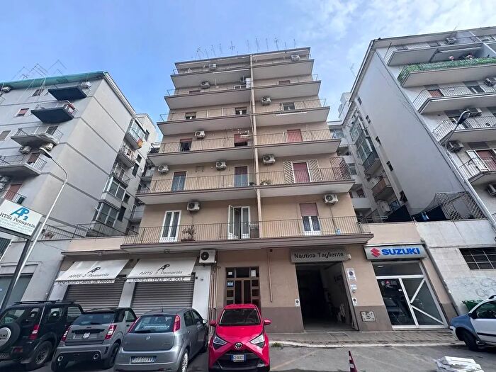 Appartamento trilocale in vendita in Via Umbria, Taranto