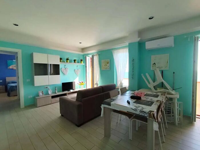 Appartamento bilocale in affitto in Staletti