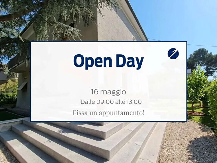 Casa con 6 locali in vendita in Via Raffaello Sanzio, Jesi